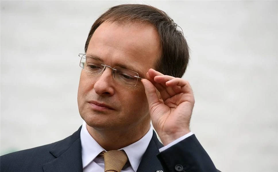 #проИИ

Помощник президента России Владимир Мединский заявил, что пока он возглавляет Союз писателей