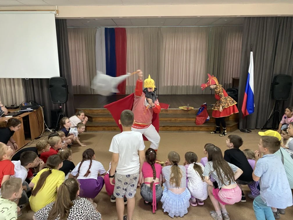 Через традиции к единству: насыщенный день в пришкольном лагере «Радуга».

После энергичной лагерной