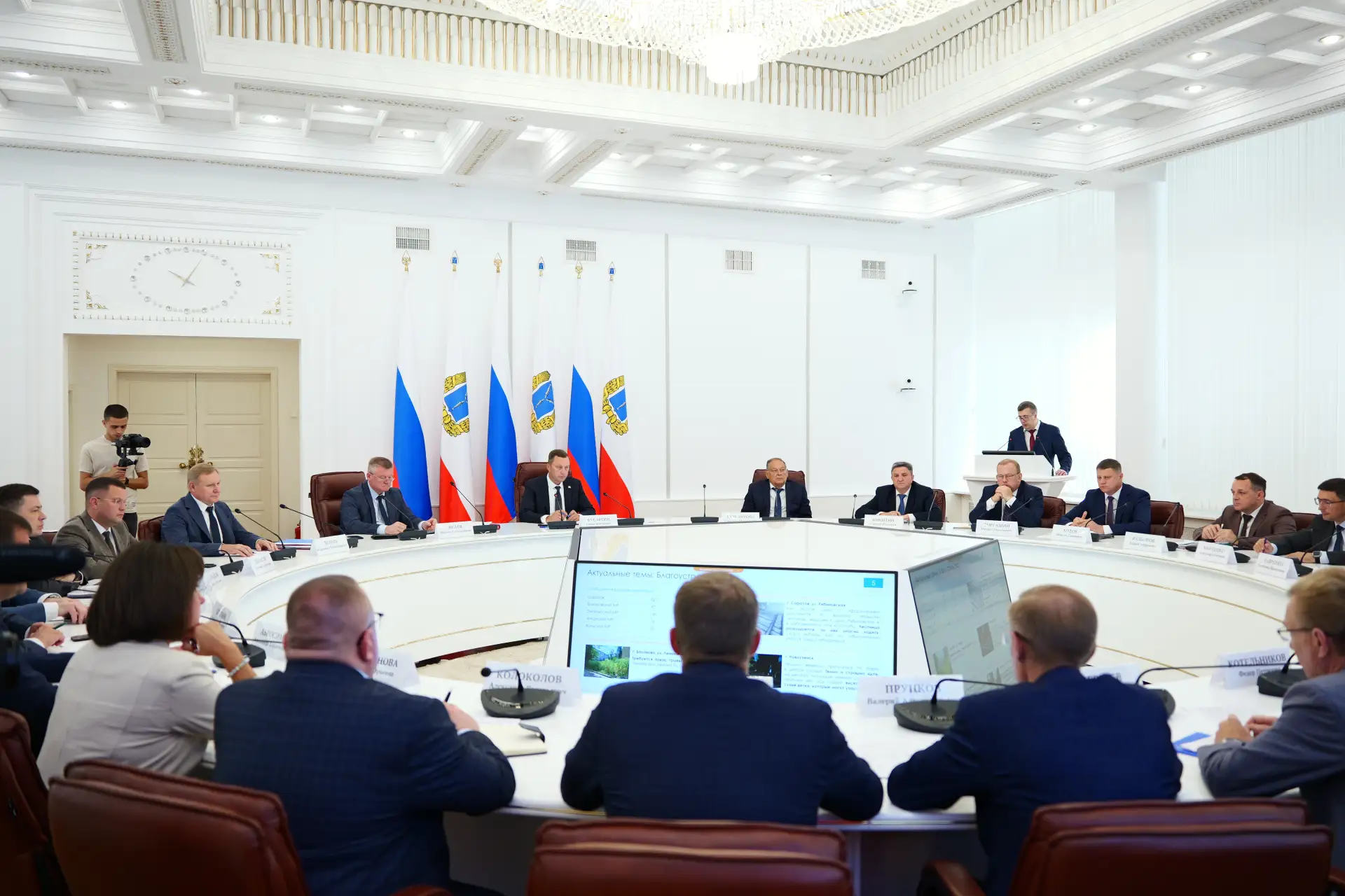 Губернатор Роман Бусаргин провел постоянно действующее совещание с заместителями предсе...