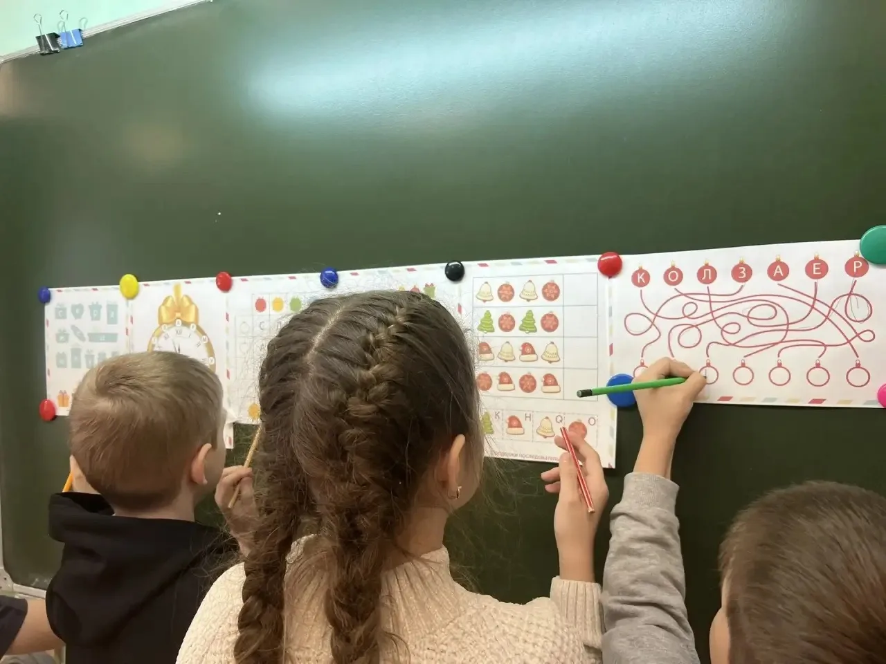 ❄️Зимняя лаборатория.  🎄🎅На зимних каникулах наша начальная школа вновь превратилась в настоящую зим