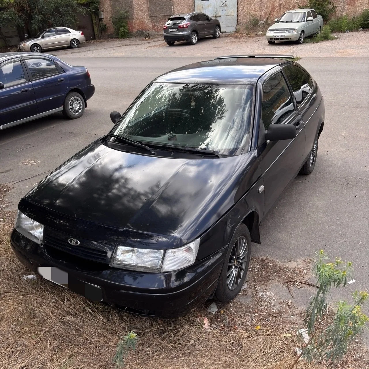 Продам LADA 211230 хэтчбэк трехдверный, цвет графитовый металлик