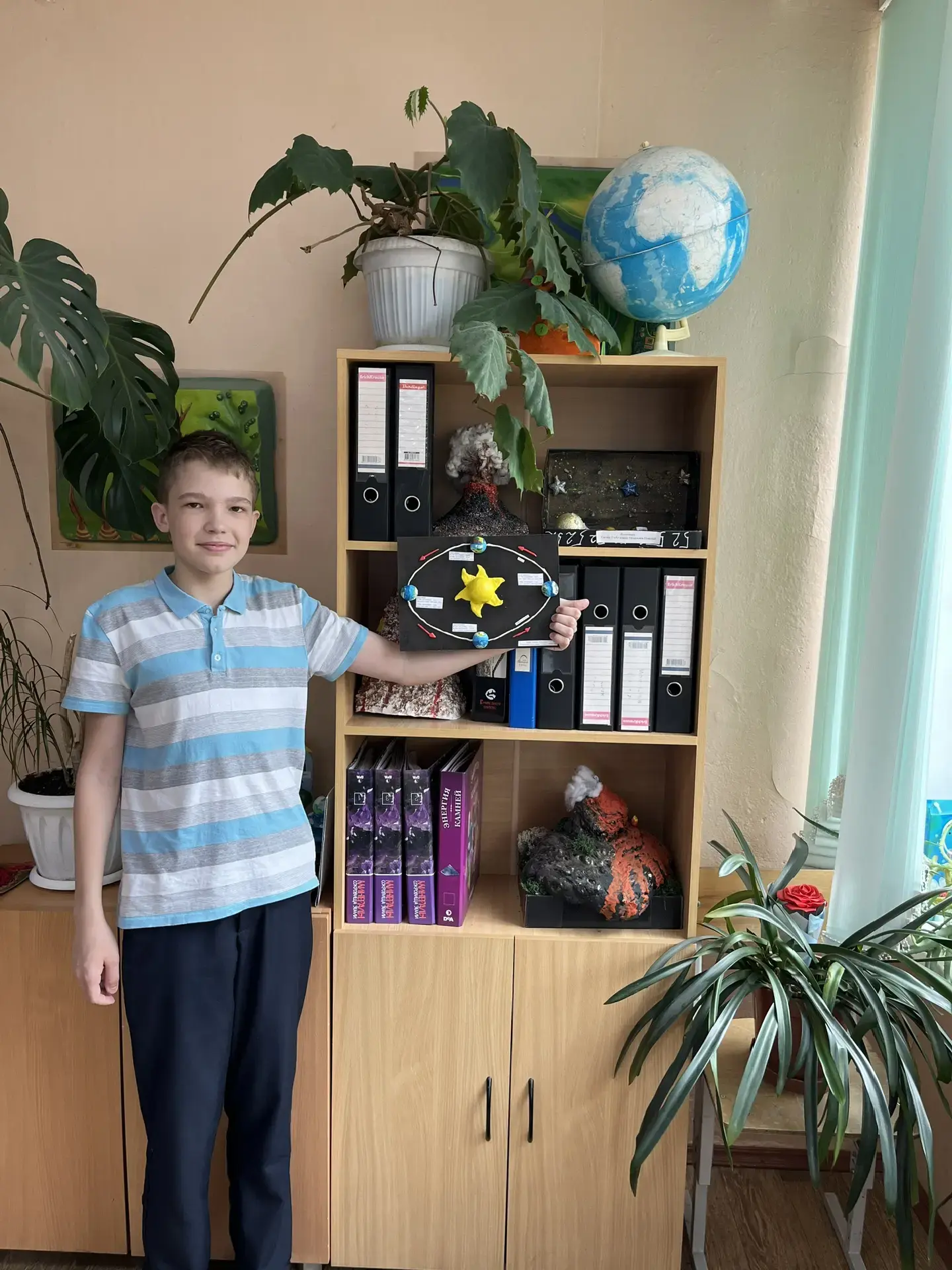 Вот уже который год подряд наша школа организует выставку, посвященную Дню космонавтики, и этот год 