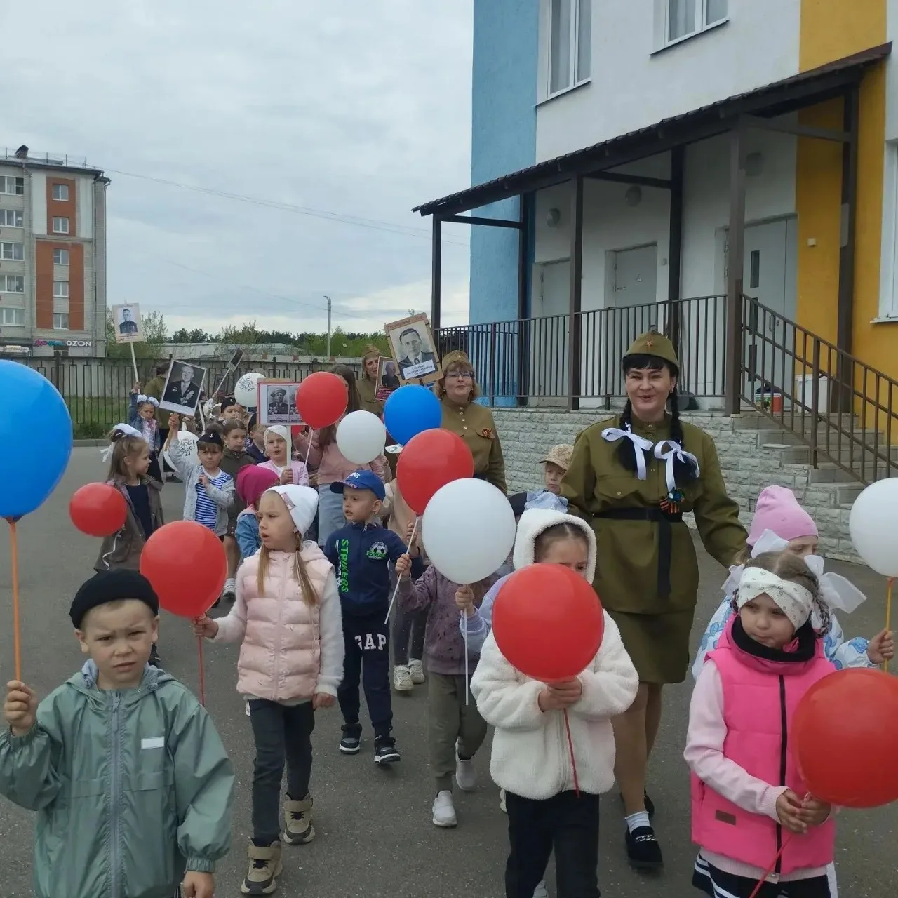 Бессмертный полк в детском саду №7 нашего ОЦ: связь поколений через маленькие сердца  На неделе пере
