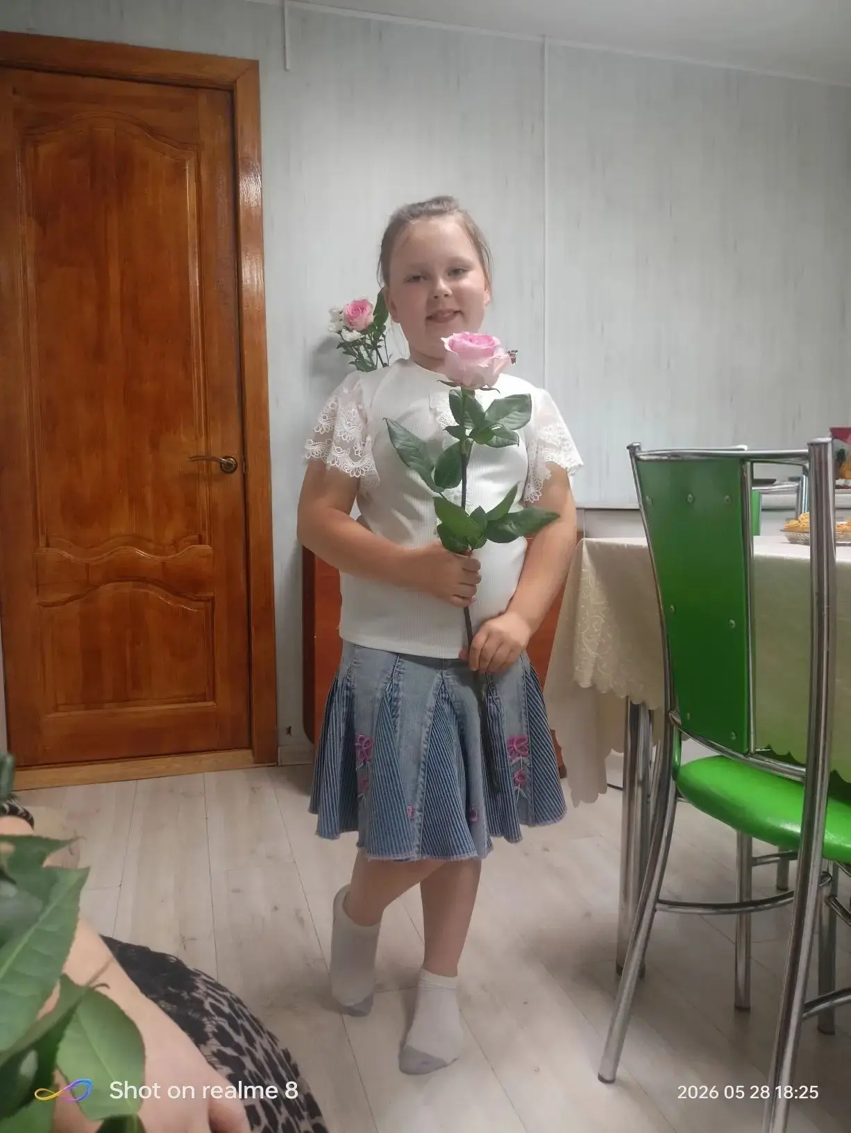 Учащиеся 1 "Б" класса участвуют в школьной акции "Улыбка ребенка", посвященной Междунар...