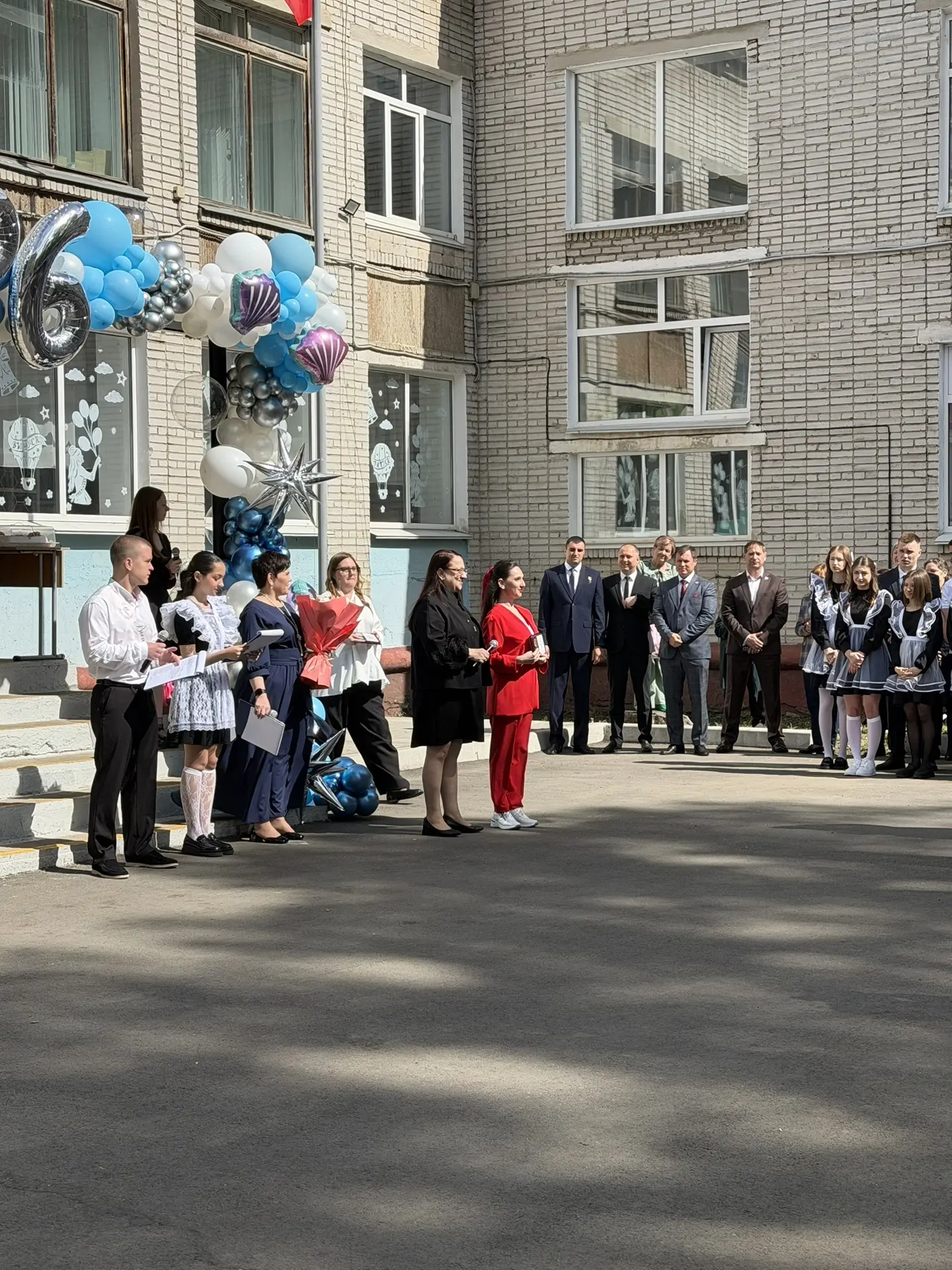 Последний звонок — 2026: шаг в будущее начинается сегодня! 🔔

Сегодня в нашей школе торжественно пр