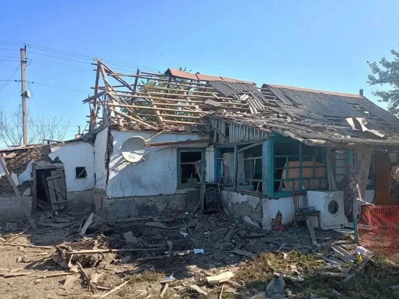За минувшие сутки в результате вражеских атак пострадали два мирных жителя