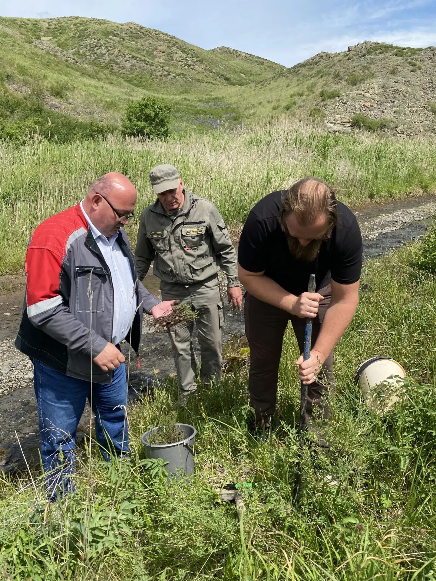 Сохраняем точки притяжения 🌲

Команда АРН присоединилась к экологической акции на территории Царско