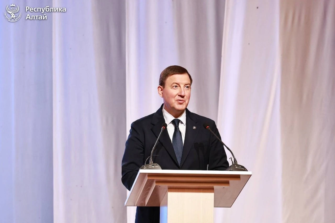 Андрей Турчак поздравил педагогов Республики Алтай с Днем учителя