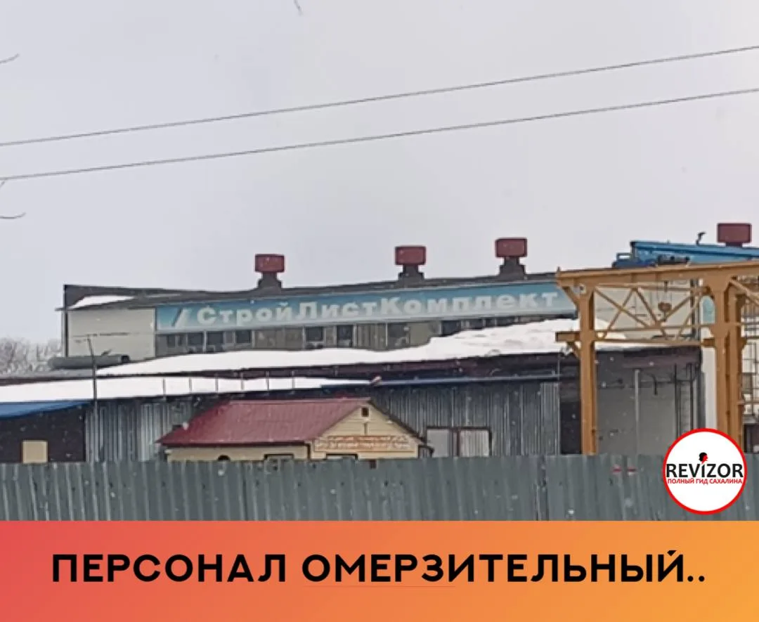 Хороший ассортимент удобное расположение. Но персонал омерзительный.  Приходится бегать между менедж