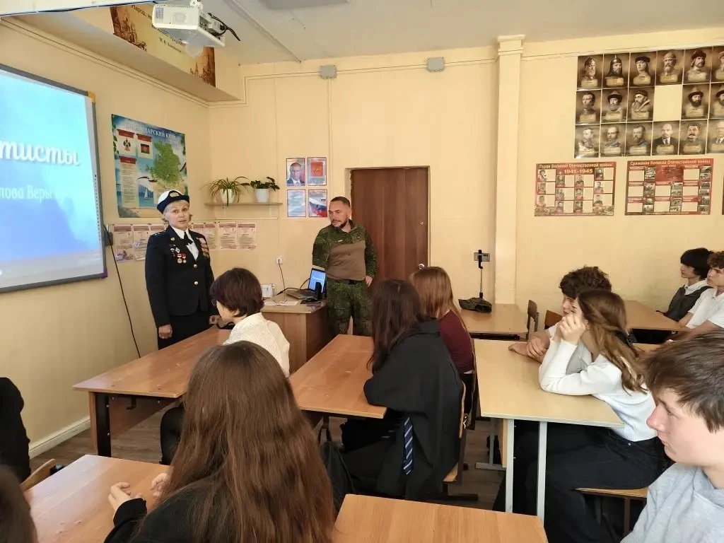 В 9 «Г» классе МБОУ СОШ №4 имени А.В. Суворова прошла встреча в рамках патриотического воспитания по