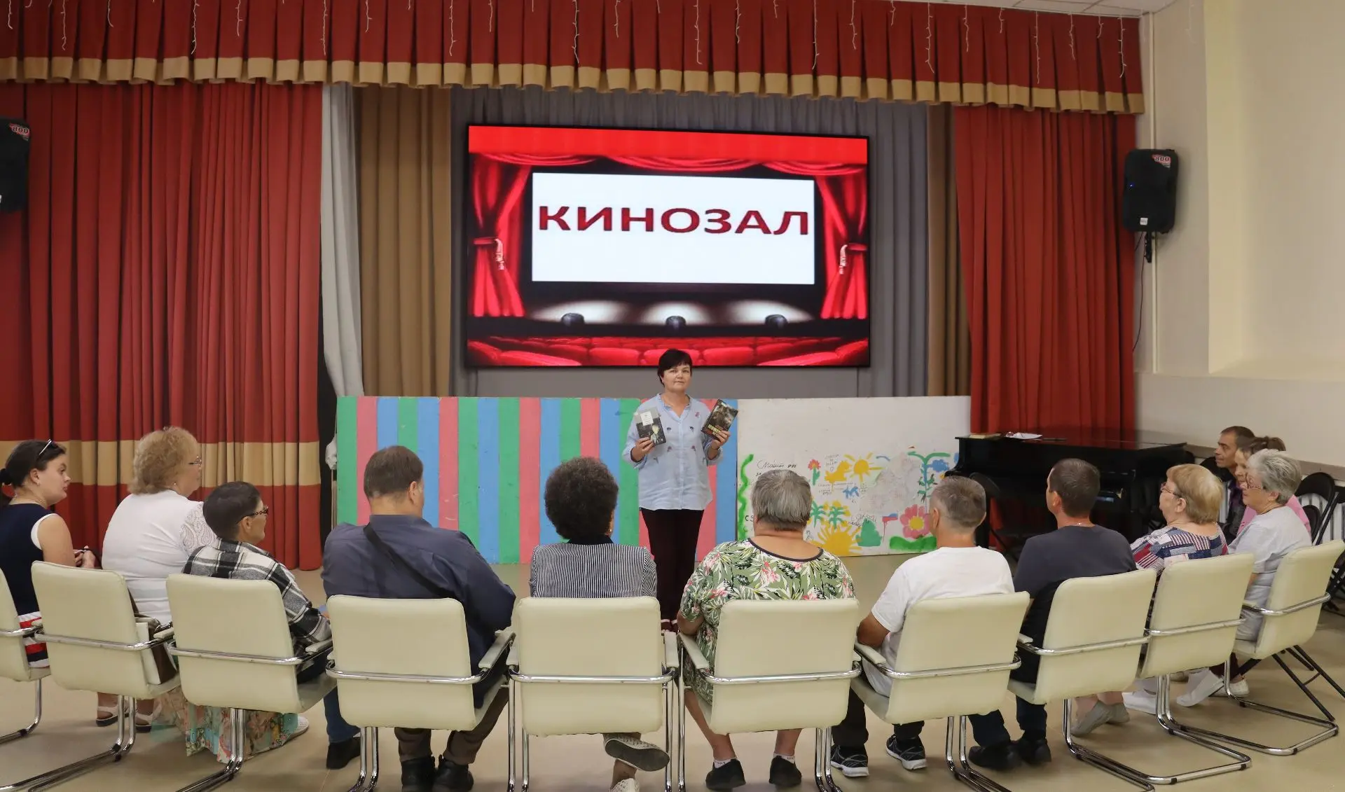 Дневной кинозал  «В августе 1944-го…»
В Центральной библиотеке  дневной кинозал собрал членов клуба 