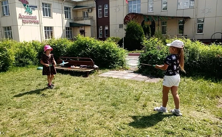 На  прогулке в группе «Незабудка» было по‑настоящему летнее настроение! ☀️

Мы оттачивали координаци