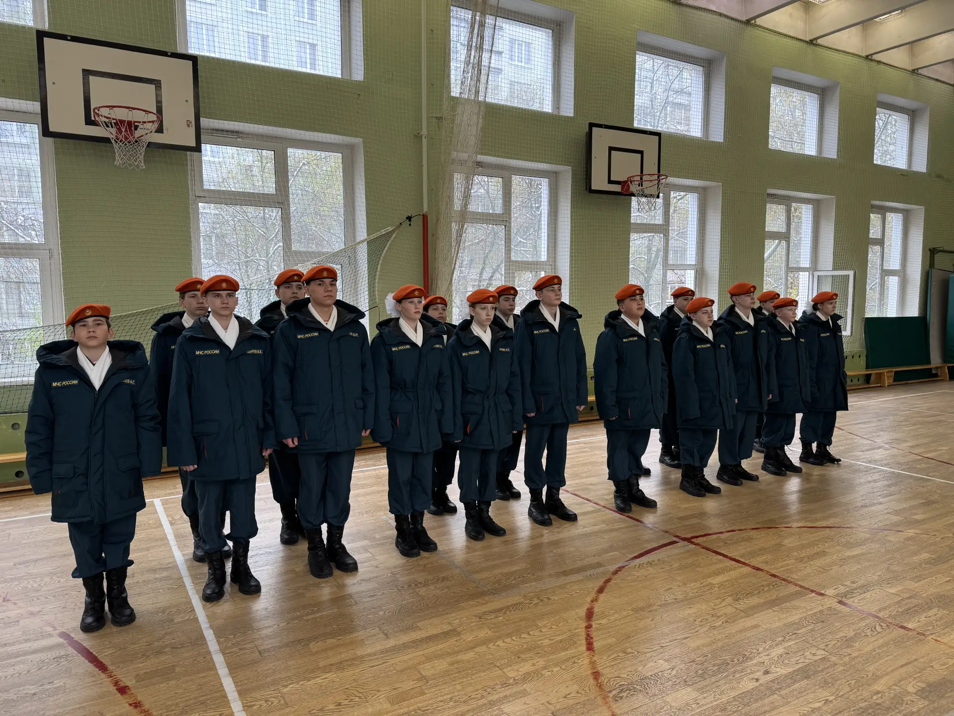 🎶 Кадеты 7 «К» класса приняли участие в городском конкурсе «Смотр строя и песни. Марш Победителям!» 