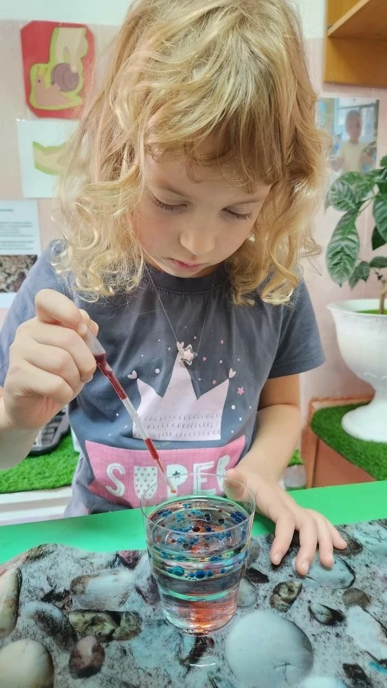 🧪 Магия цветных капель: изучаем явление диффузии

🔬 В нашей лаборатории на кружке «Проектно-исслед