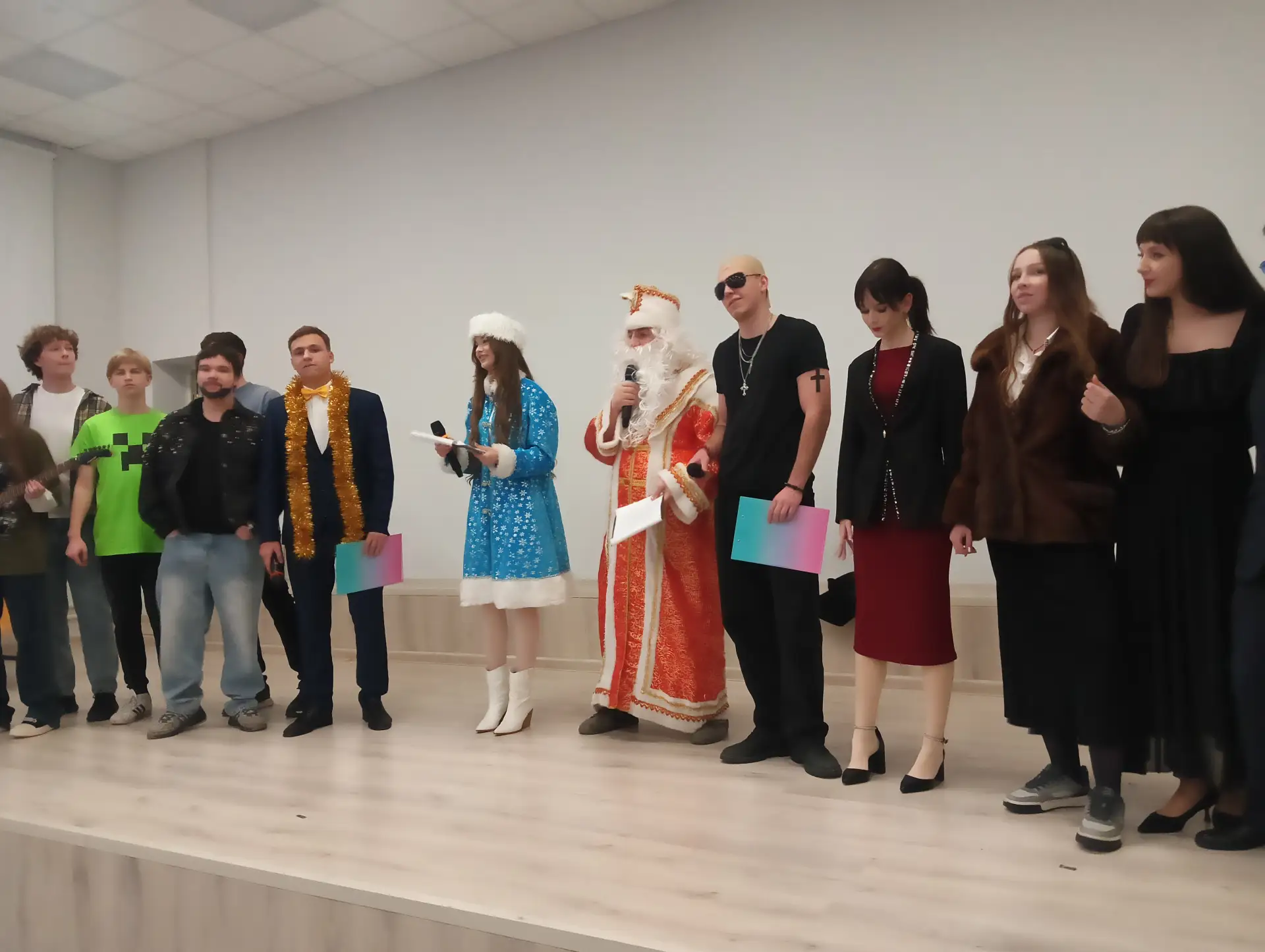 Завершились Новогодние мероприятия Карнавалом, организованным ученическим самоуправлением лицея. Был