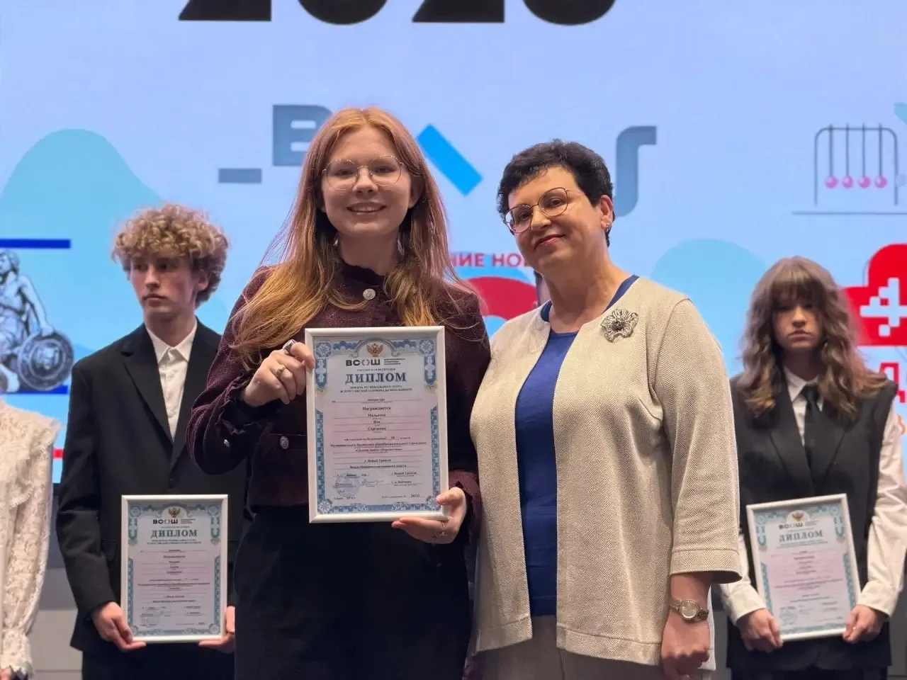 🏅 🎓🇷🇺Дорога к успеху: чествуем победителей олимпиадного сезона!  🏆 Ученики и педагоги нашей школы пр
