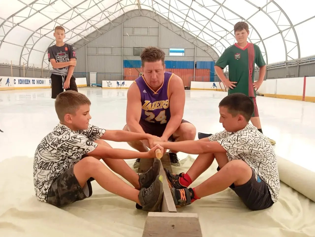 ❄️🏒 Пока лёд отдыхает, наши парни не расслабляются! 
💪🔥Сегодня хоккеисты «Черных Ястребов» 🦅⚫️ р