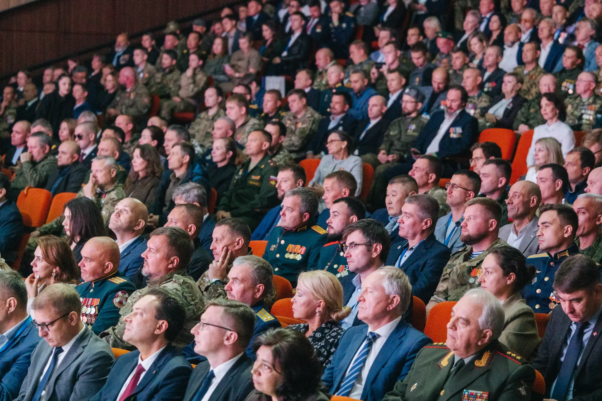 Ветераны СВО выступили в качестве экспертов на пленарном заседании Всероссийского форум...