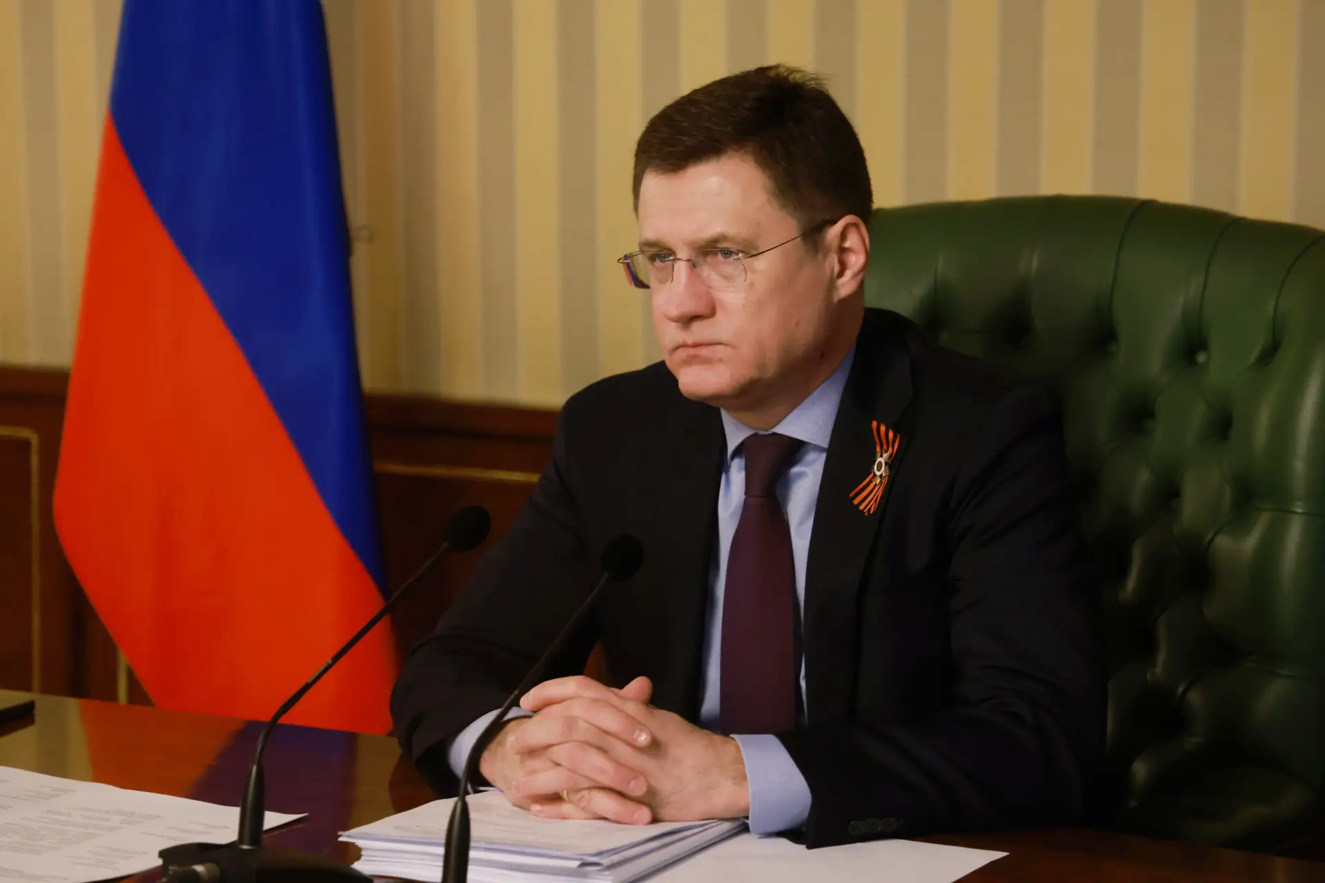 Александр Новак провел заседание подкомиссии по повышению устойчивости финансового сектора и отдельн