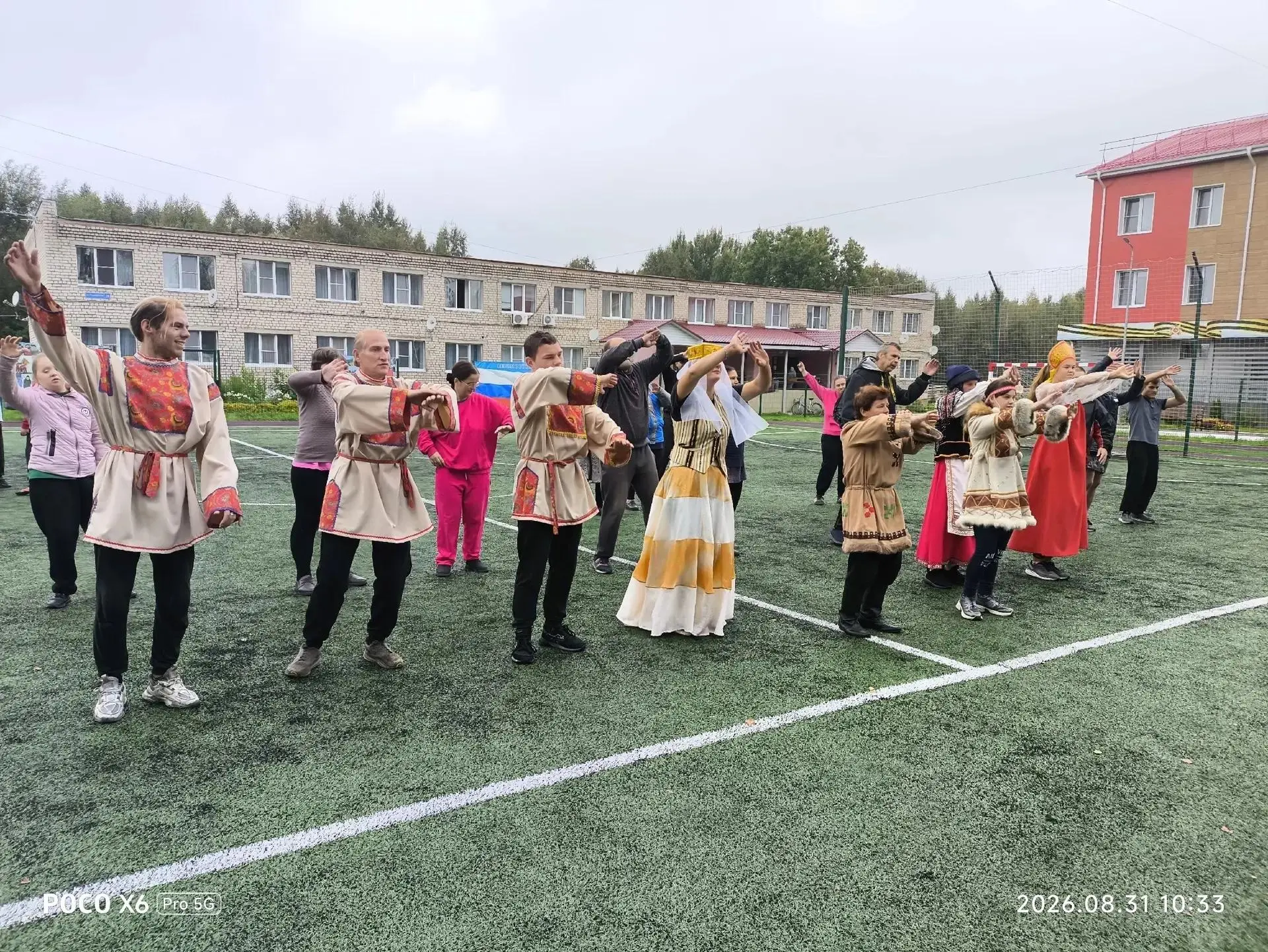 💃🕺 Единство в ритме танца: праздничный флешмоб «Танцы народов России»! ✨