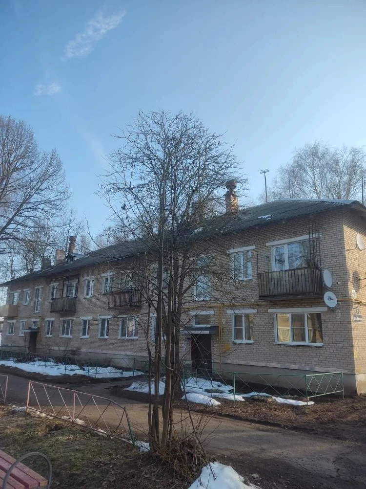 Произведена очистка кровли от наледи и снега, по адресам:д.Юркино, д.10,14,15,11,27А,17...
