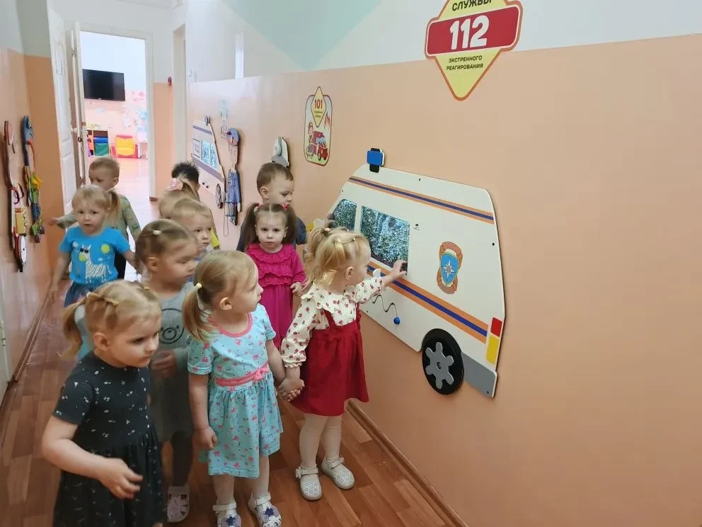 Сегодня наши малыши превратились в настоящих путешественников! Мы решили не просто гуля...