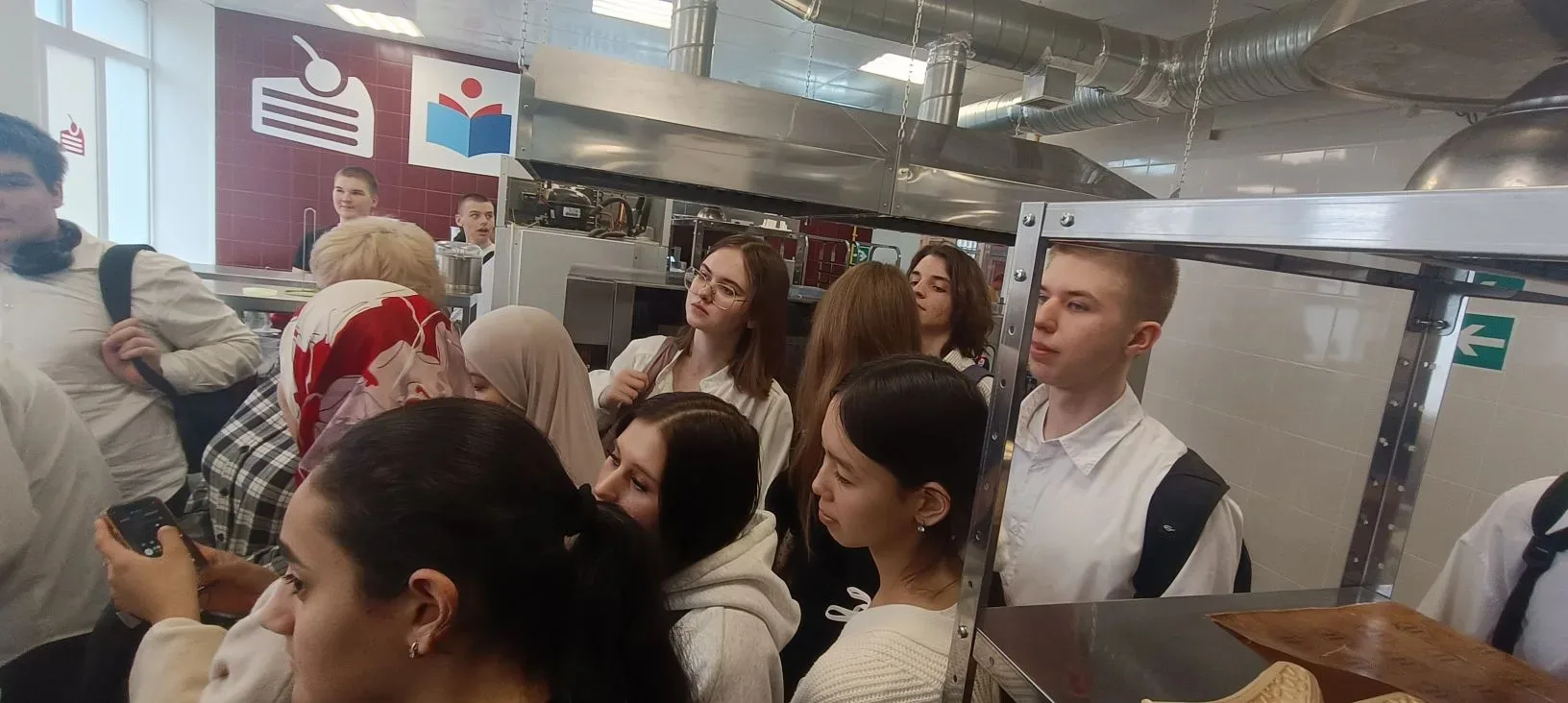 19 марта обучающиеся 9б класса отправились на экскурсию в ГБПОУ «Волгоградский колледж ресторанного 