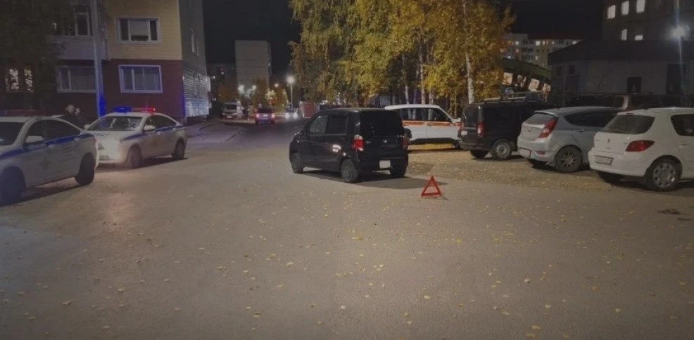 Во дворе дома в Нижневартовске Honda сбила девушку