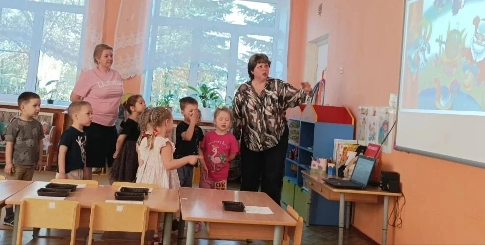 В апреле ДО "Золотой петушок" традиционно приглашает на "День открытых дверей",  предоставляя родите