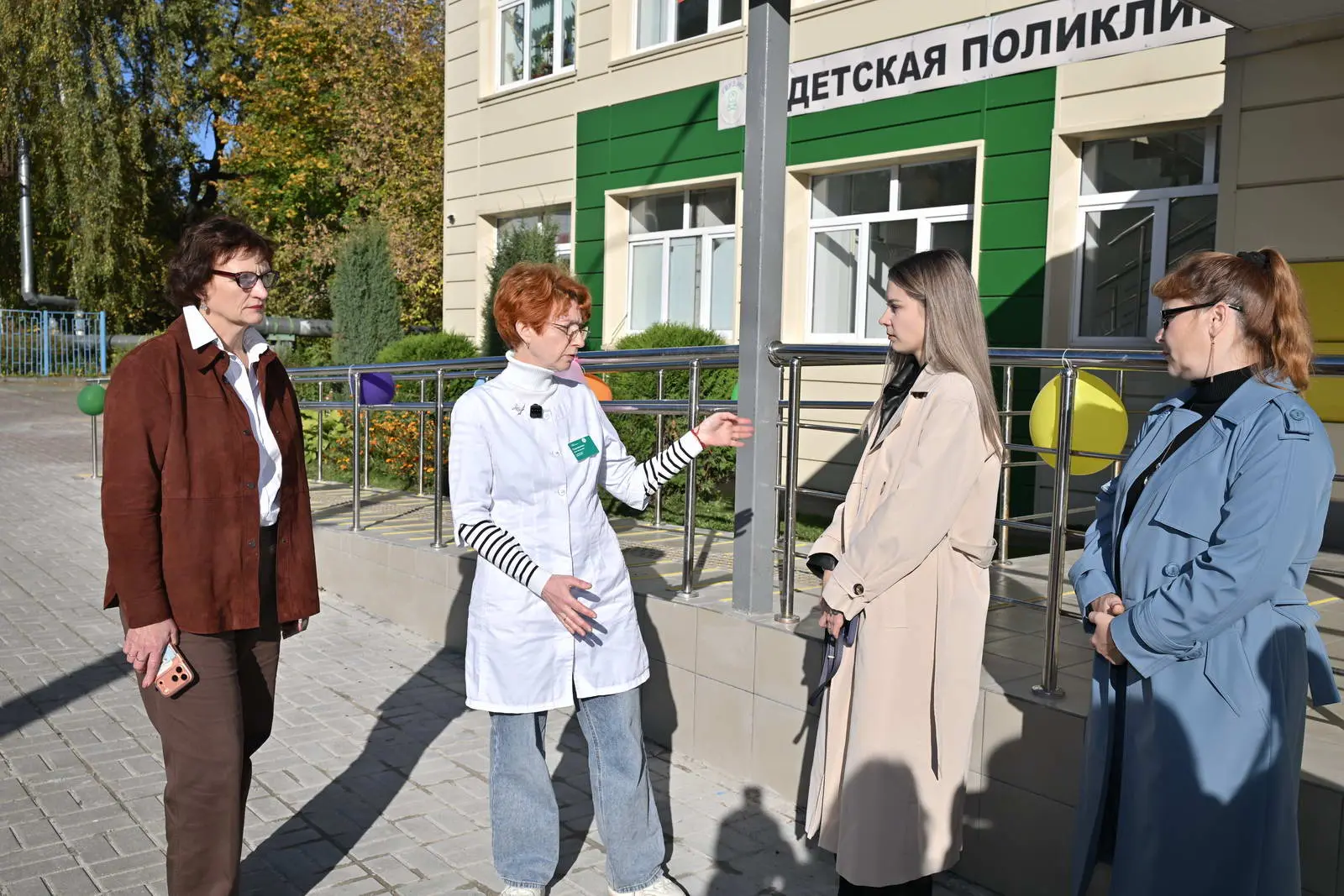 Завершился ремонт входной группы детской поликлиники - итоги этой работы оценили  депут...