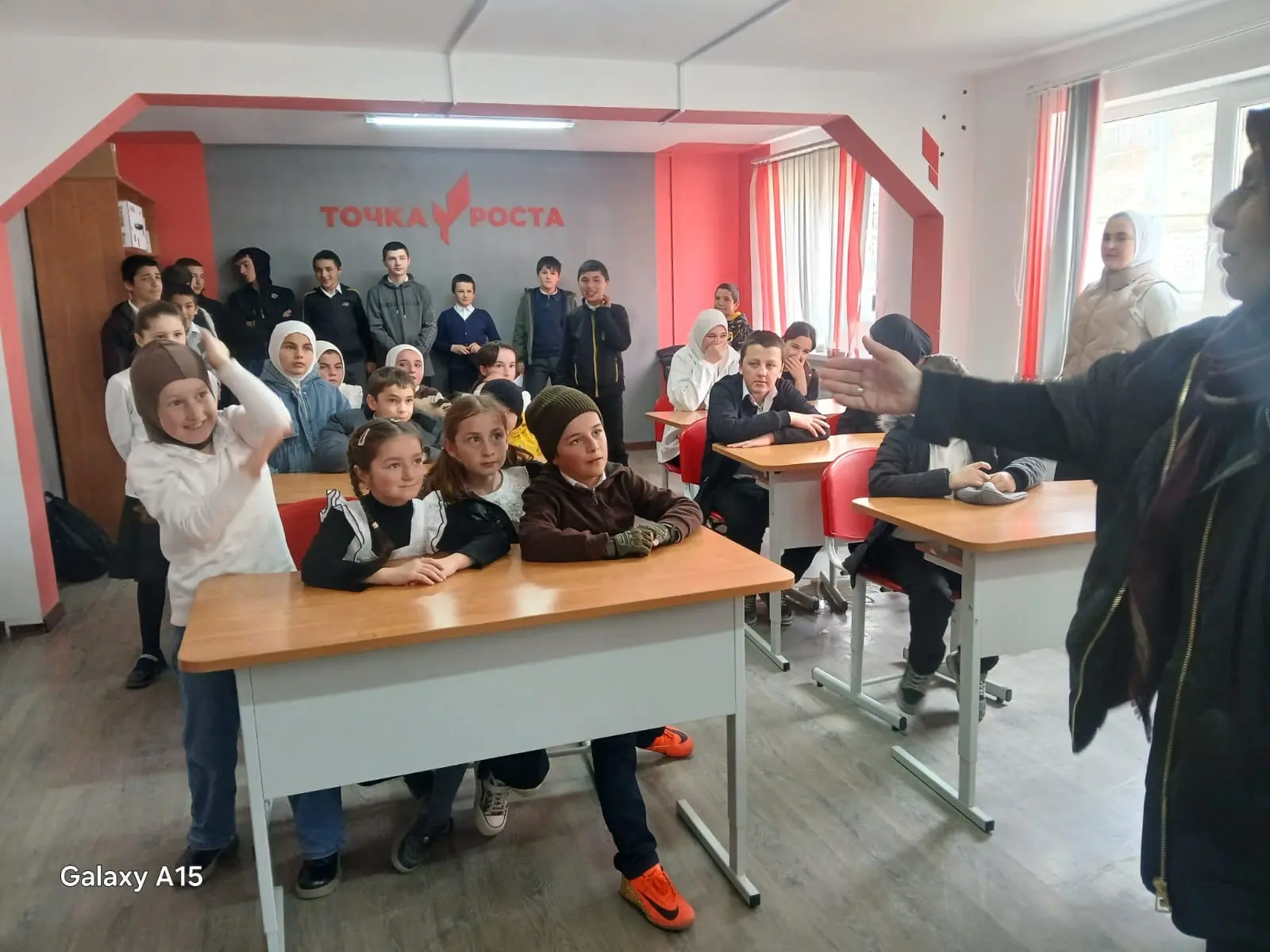 · «В нашей школе были проведены внеплановые учения по действиям при землетрясении.»