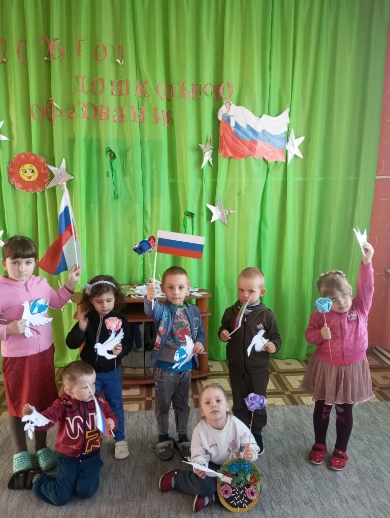 1 мая вся страна отмечает праздник Весны и труда. Это весенний праздник солидарности трудящихся разн