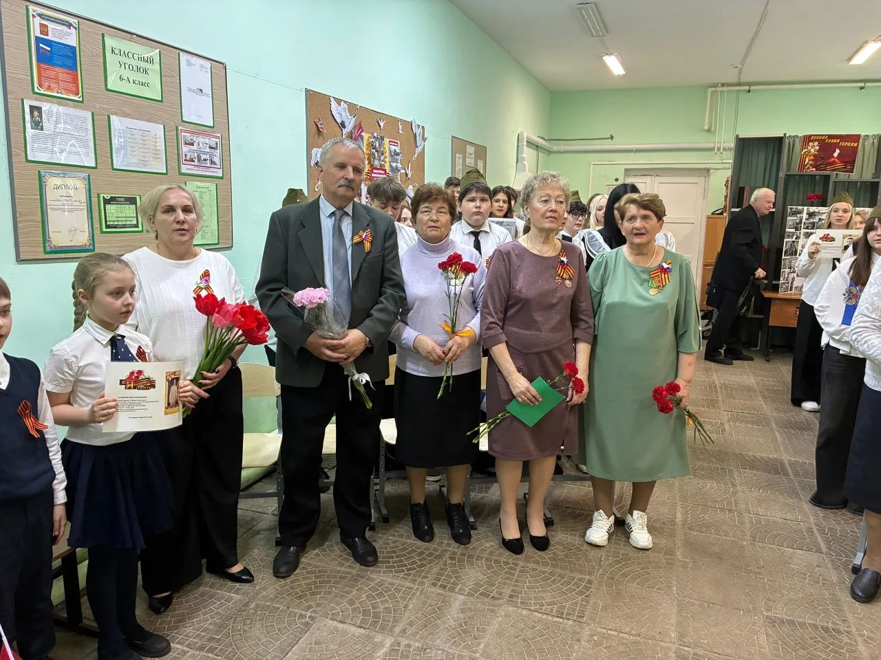 «Нет в России семьи такой, где б не памятен был свой герой», — эти строки очень точно о...