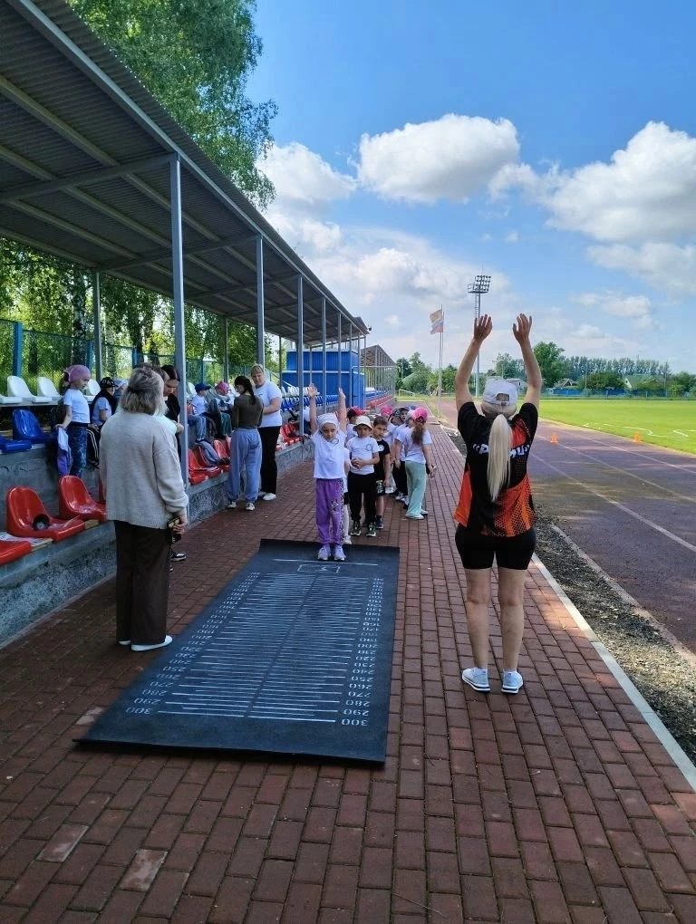 👧🏻👦🏻 Сегодня юные спортсмены, воспитанники подготовительных групп детского сада "Ск...