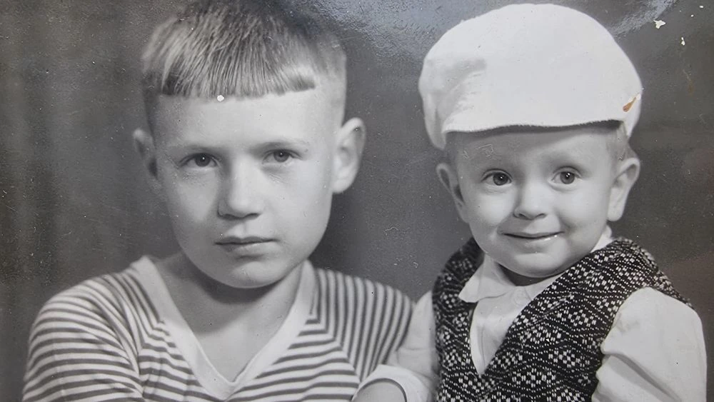 С днём рождения братишка!!! Здоровья тебе!!! Как ты так 66 лет назад смог родиться в од...