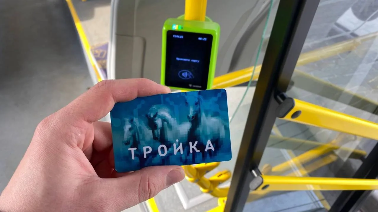 🤩👍🏼 Проезд в некоторых автобусах Иркутска теперь можно оплатить картой «Тройка».