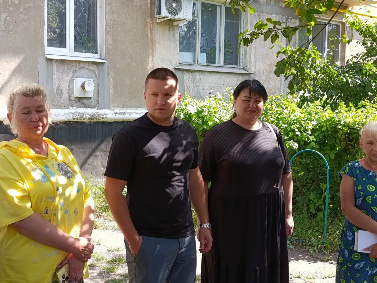 Замглавы администрации Снежного пообщался с жителями пгт Северное.