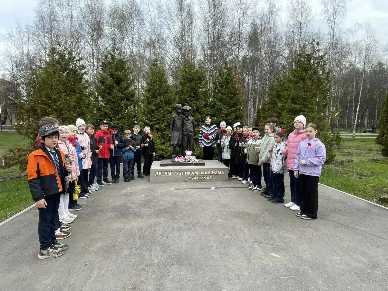 🕯️ День памяти жертв геноцида советского народа  17 апреля в школе №2 прошли тематические беседы, по