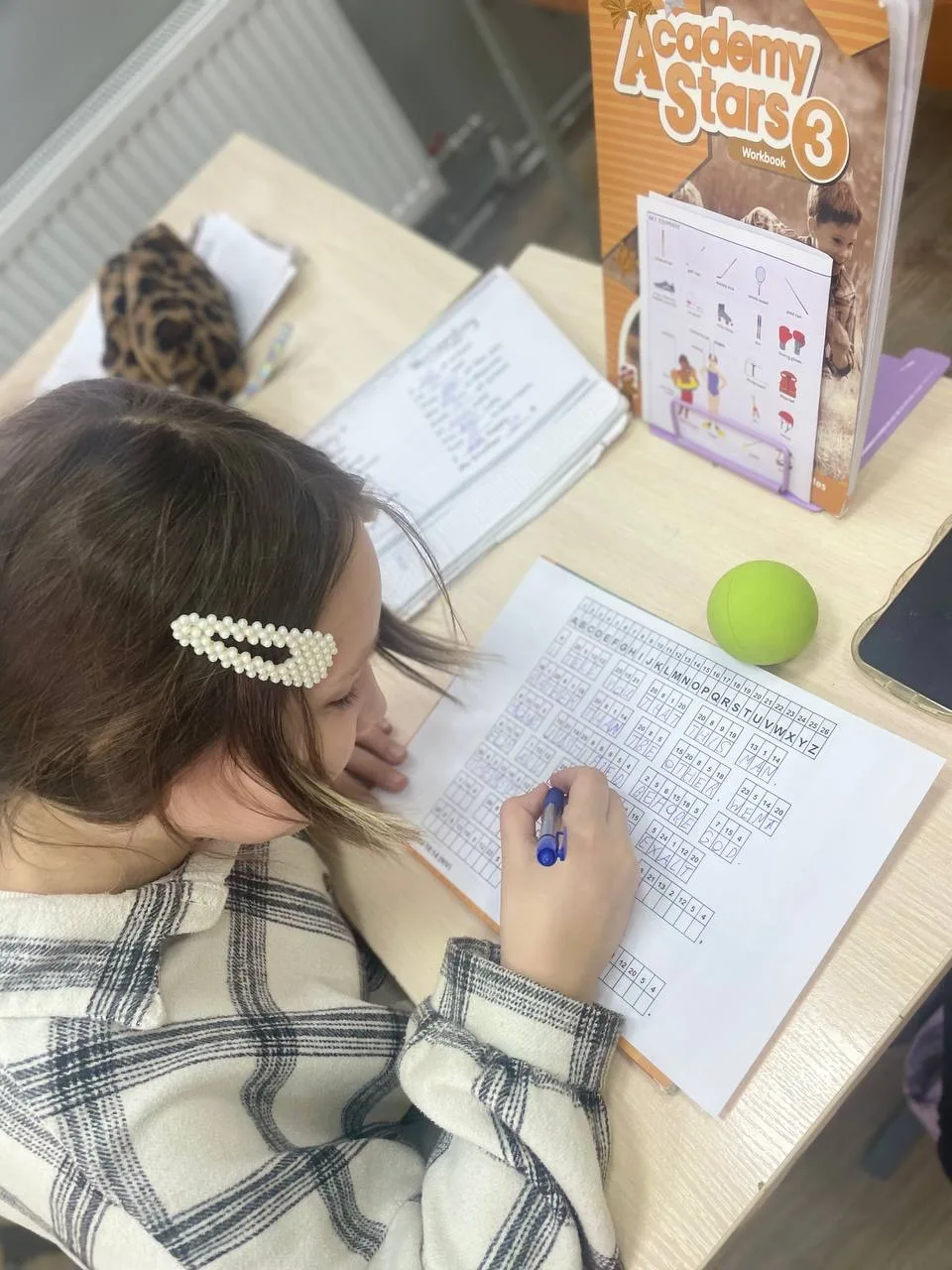 🧠 3 простых способа помочь ребёнку запомнить слова надолго

✅ Использовать новые слова в фразе
Не «