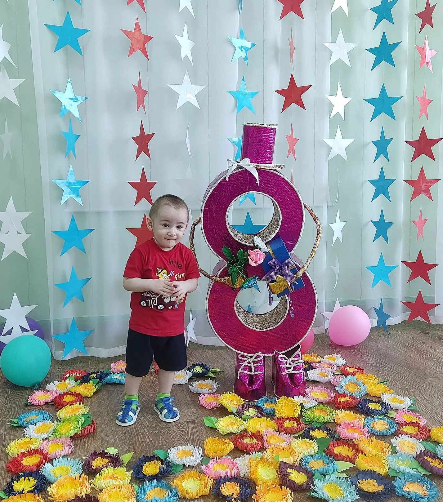 Звонкий, чистый Март пришел,