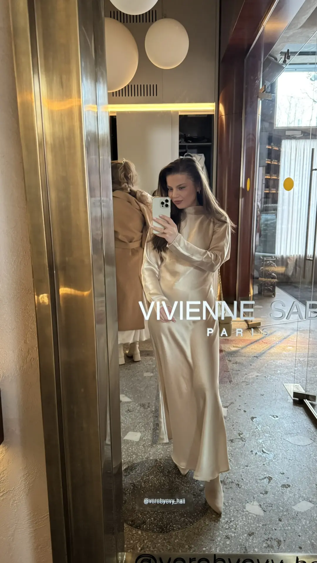 И немного моих картинок с вечера Vivienne Sabo.   Мероприятие в честь тонального крема, я его пока н