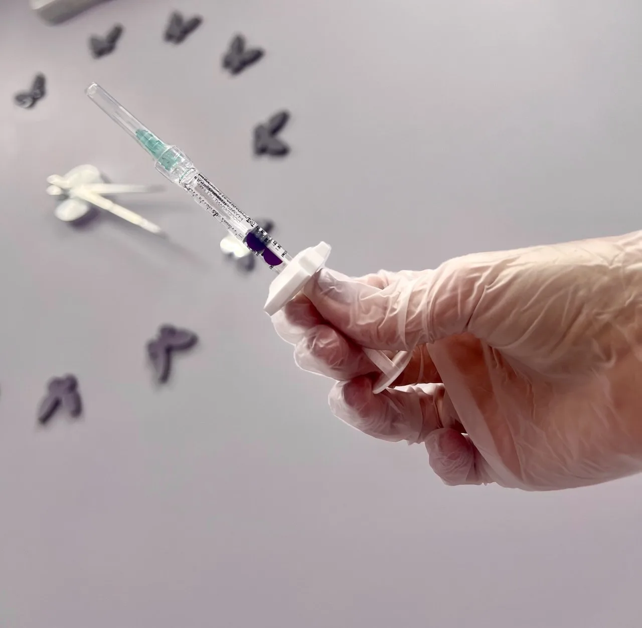 💉ТОП-5 процедур, которые реально меняют лицо

🤚Хватит прятаться за тональником. Вот лучшее, что ес