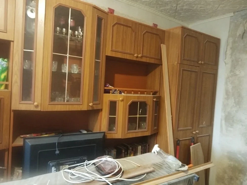 Продается стенка в отличном состоянии 5 тысяч идет ремонт потому бардак . Ртищево сердо...