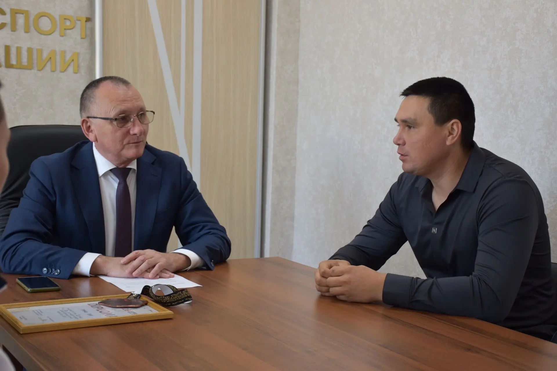 Министр спорта Чувашии встретился с призёрами Кубка мира по поясной борьбе корэш
