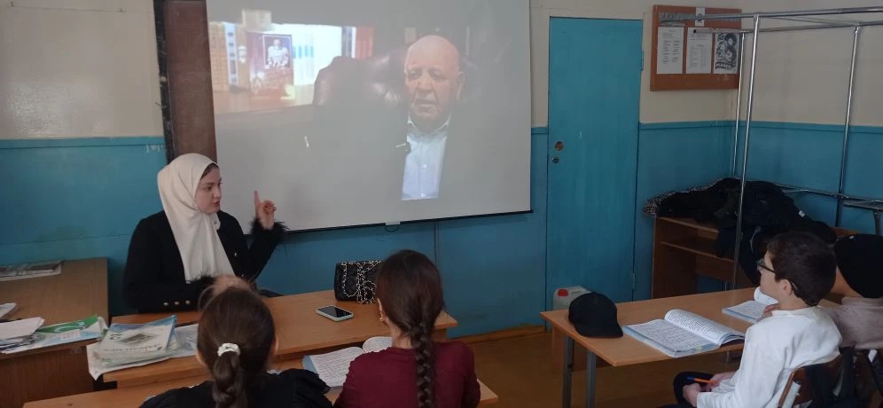 Учащиеся нашей школы посмотрели фильм о легендарном космонавте Мусе Манарове. Героическ...