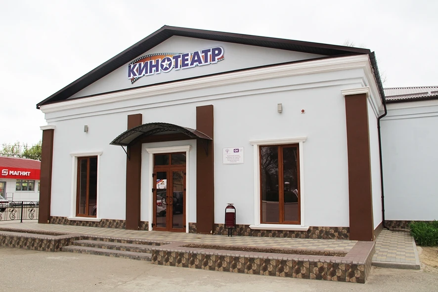 От первых кинопередвижек до 3D-экрана