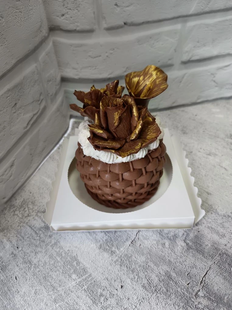 Бенто тортик 🎂 без белой муки, сахара и трансжиров .  корпус из мягкого шоколада, внутри нежный бис