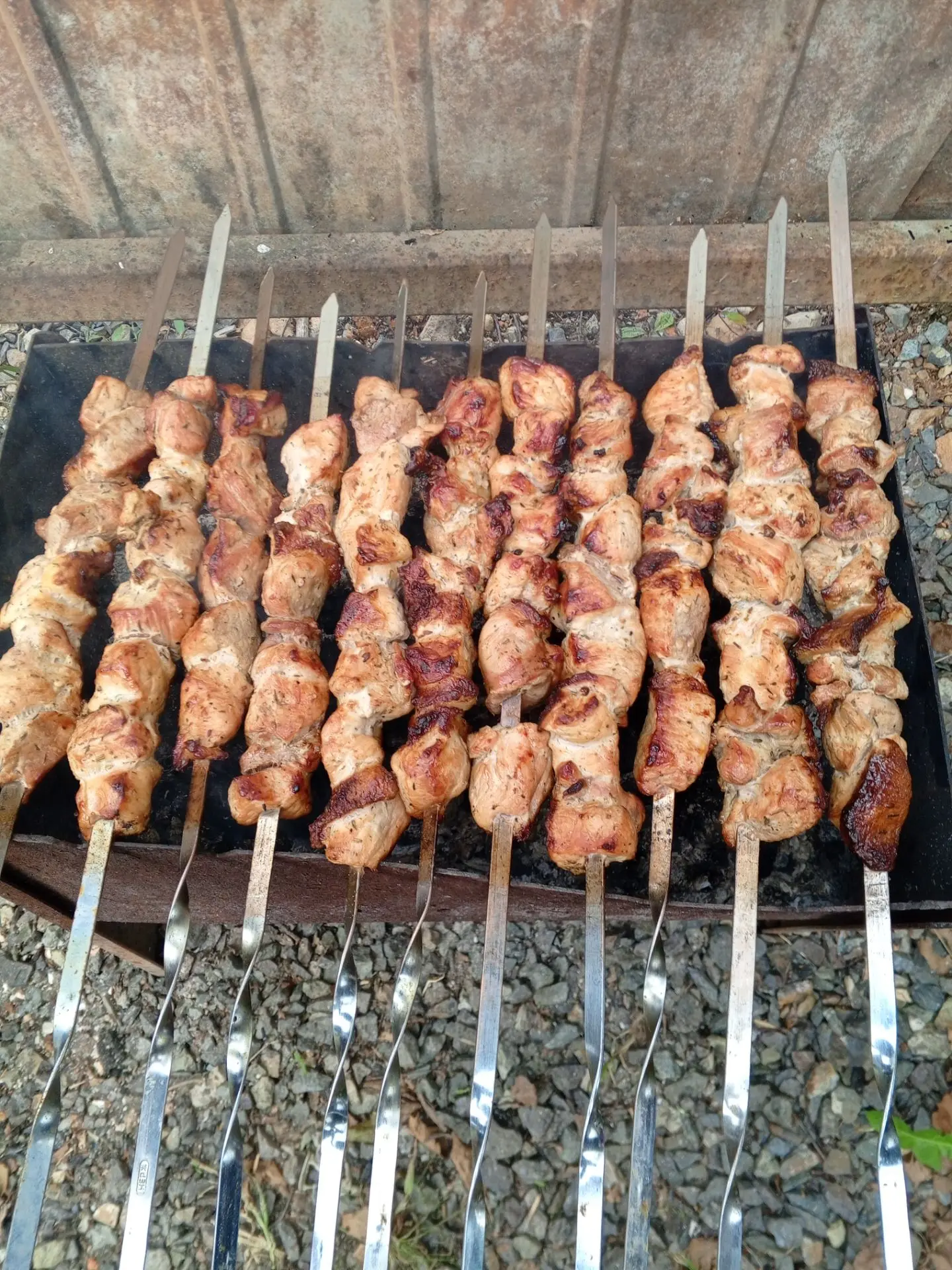 Сегодня шашлык и картошка в казане по случаю праздника 🥳