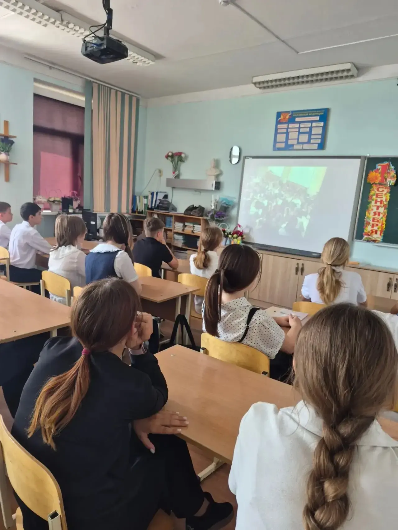 3 сентября в 7 а классе был проведен классный час на тему " «Трагедия в Беслане — наша ...
