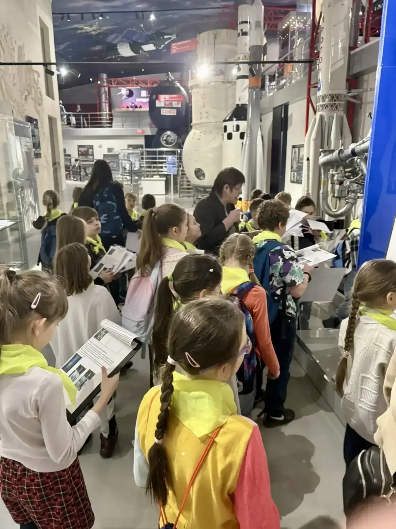 ЗАЧЕМ ОСВАИВАТЬ КОСМОС 🚀   🔭 2 «Г» класс нашего Образовательного квартала в рамках городского проект